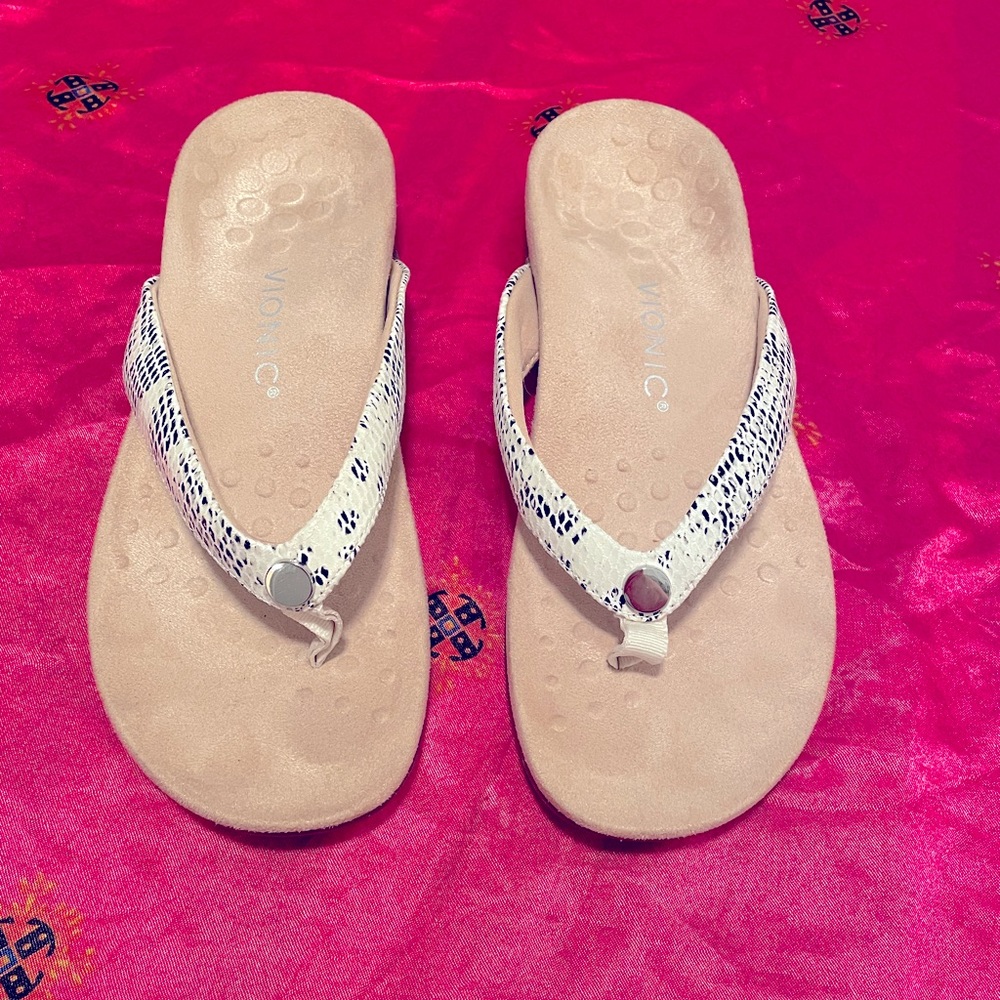 Vionic sandals Size 8